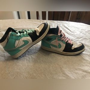 Air Jordan 1 Mid Tropical Twist: Authentic, Size 9.5 men’s